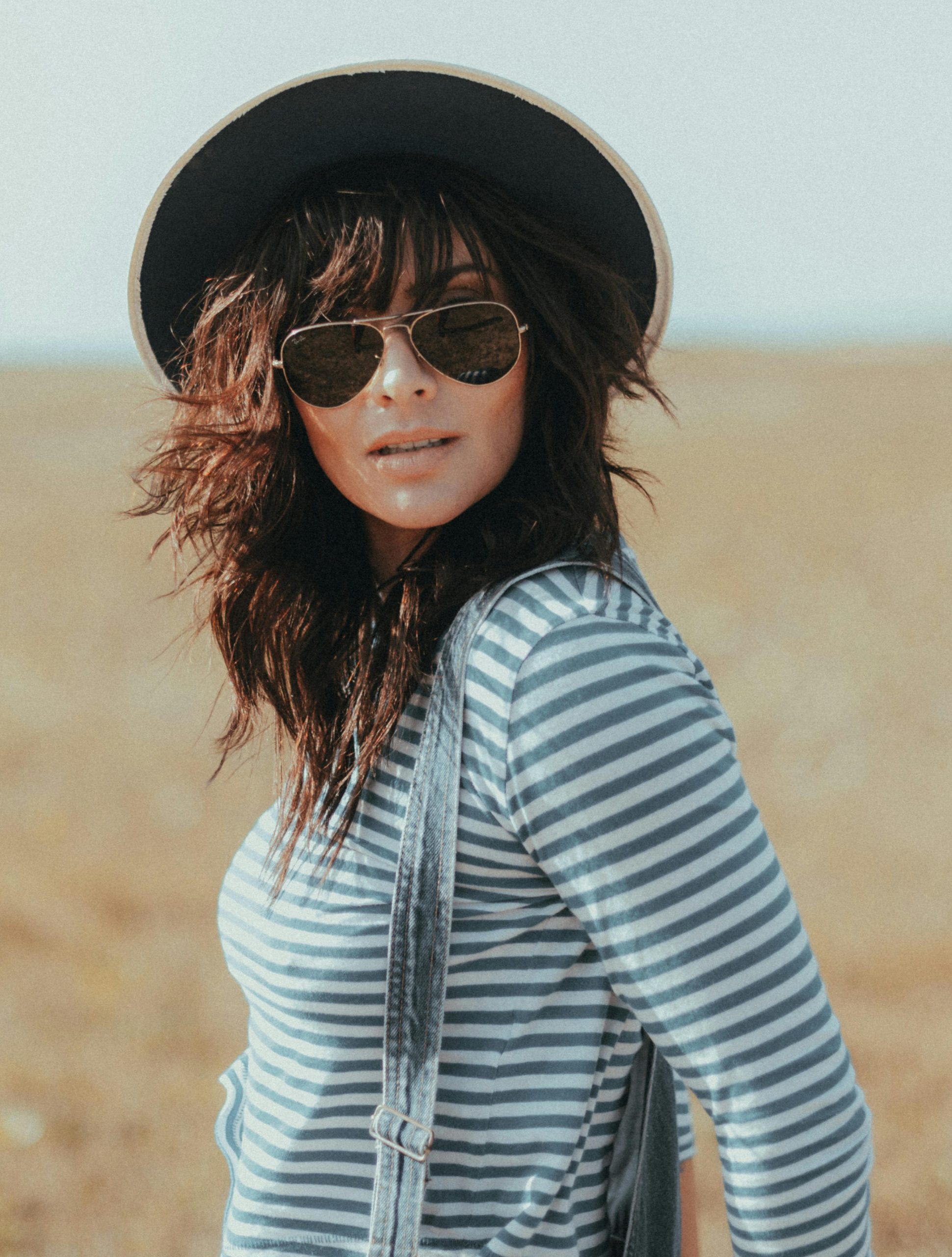Femme hipster avec style vintage éco-responsable