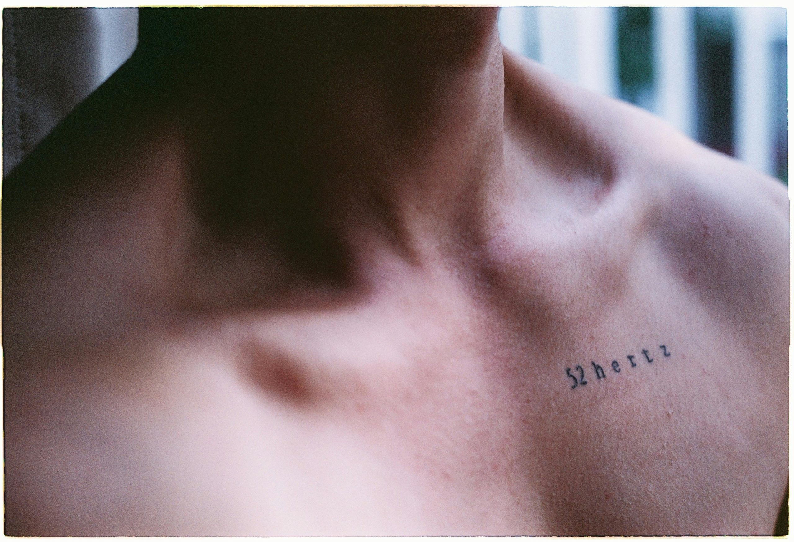 Guide tatouage clavicule motifs et conseils