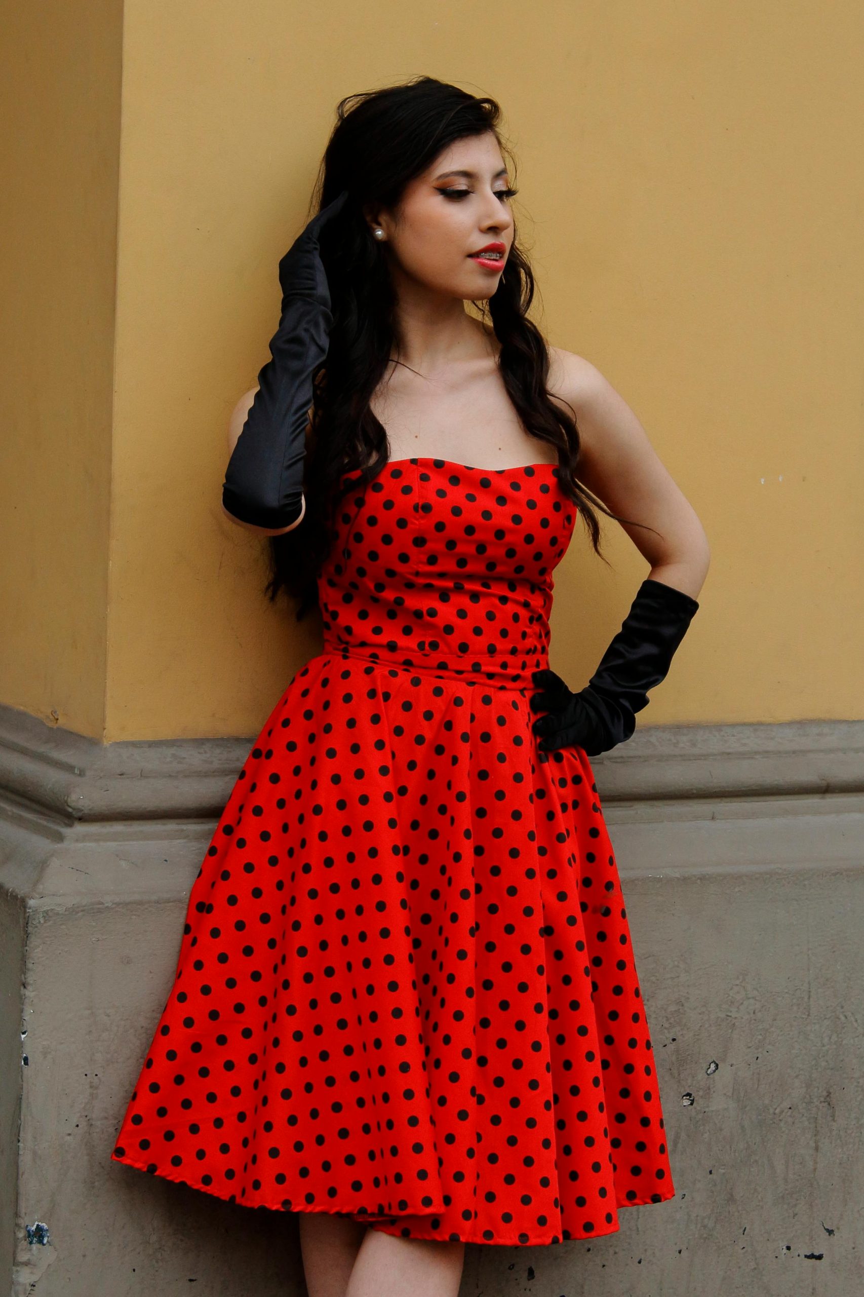 Tenue 1950 femme rétro chic moderne