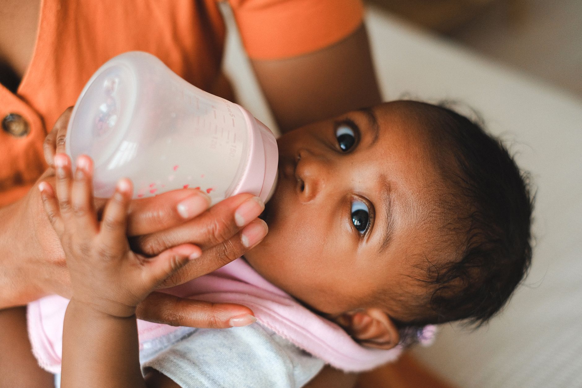 Préparation d’un biberon de lait infantile